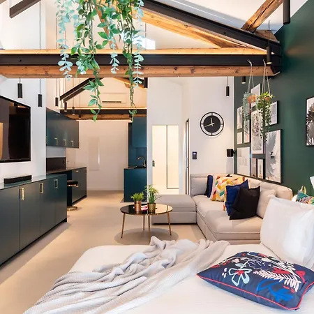 Mohom - Berges Du Rhone Apartment