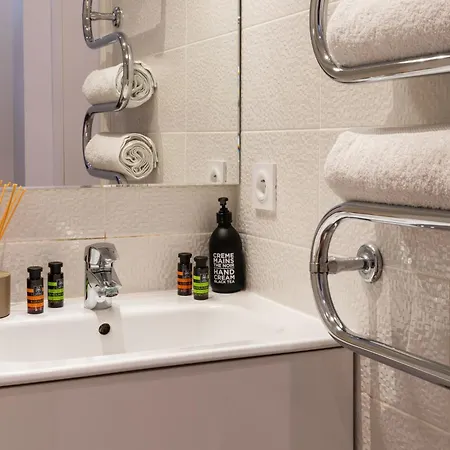 Mohom - Berges Du Rhone Apartment